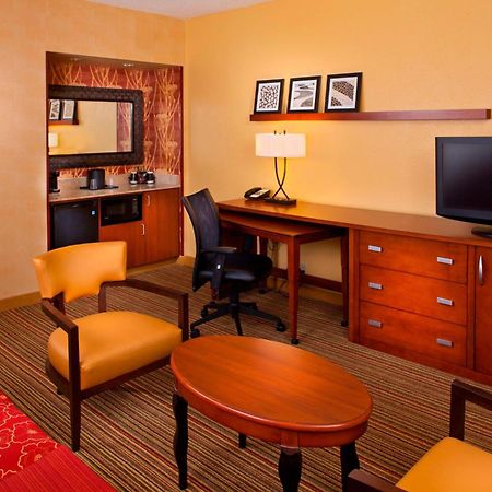 Courtyard By Marriott Baton Rouge Acadian Centre/Lsu Area Hotel Екстериор снимка