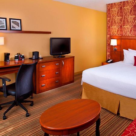 Courtyard By Marriott Baton Rouge Acadian Centre/Lsu Area Hotel Екстериор снимка