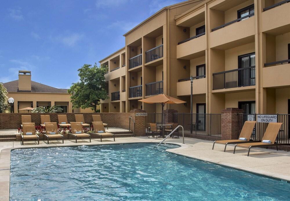 Courtyard By Marriott Baton Rouge Acadian Centre/Lsu Area Hotel Екстериор снимка