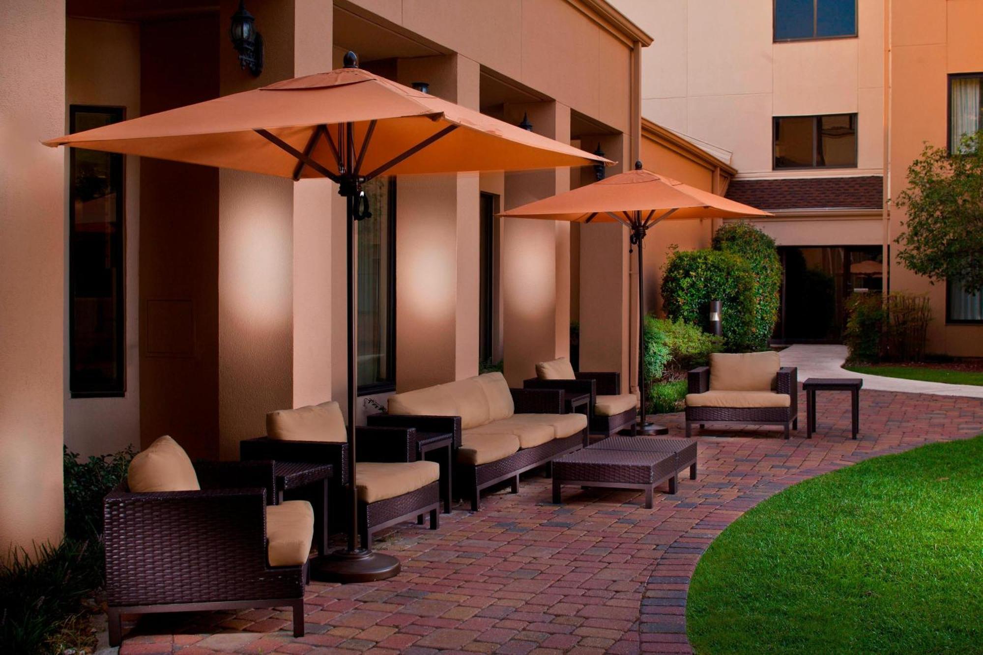 Courtyard By Marriott Baton Rouge Acadian Centre/Lsu Area Hotel Екстериор снимка