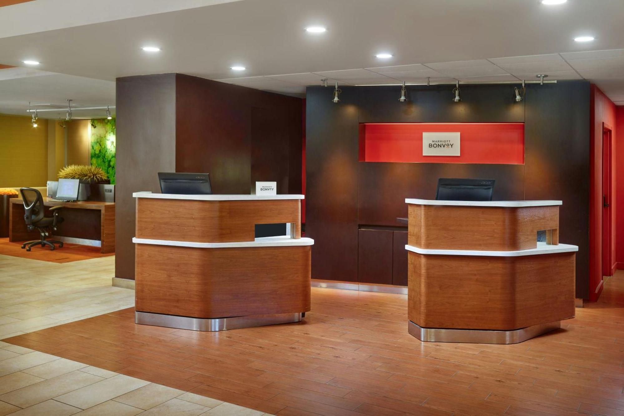 Courtyard By Marriott Baton Rouge Acadian Centre/Lsu Area Hotel Екстериор снимка