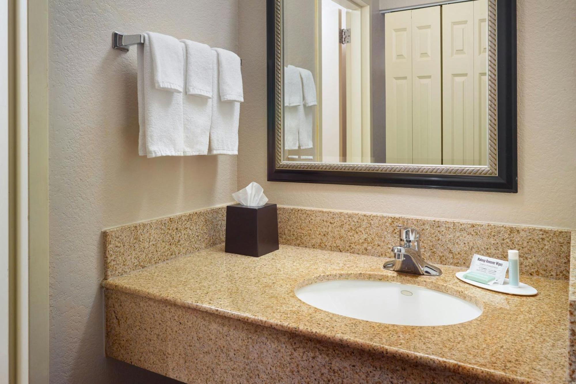 Courtyard By Marriott Baton Rouge Acadian Centre/Lsu Area Hotel Екстериор снимка