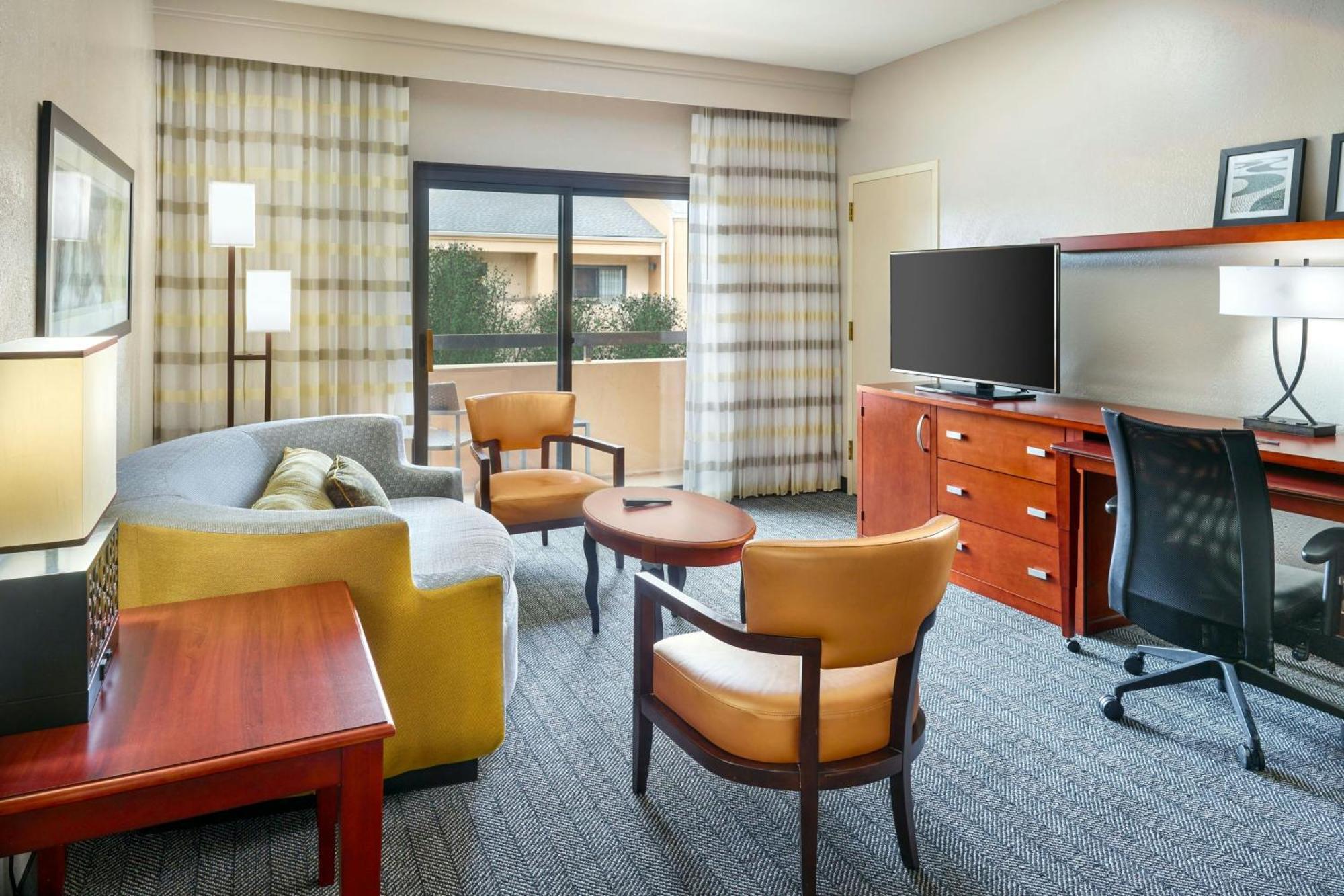 Courtyard By Marriott Baton Rouge Acadian Centre/Lsu Area Hotel Екстериор снимка