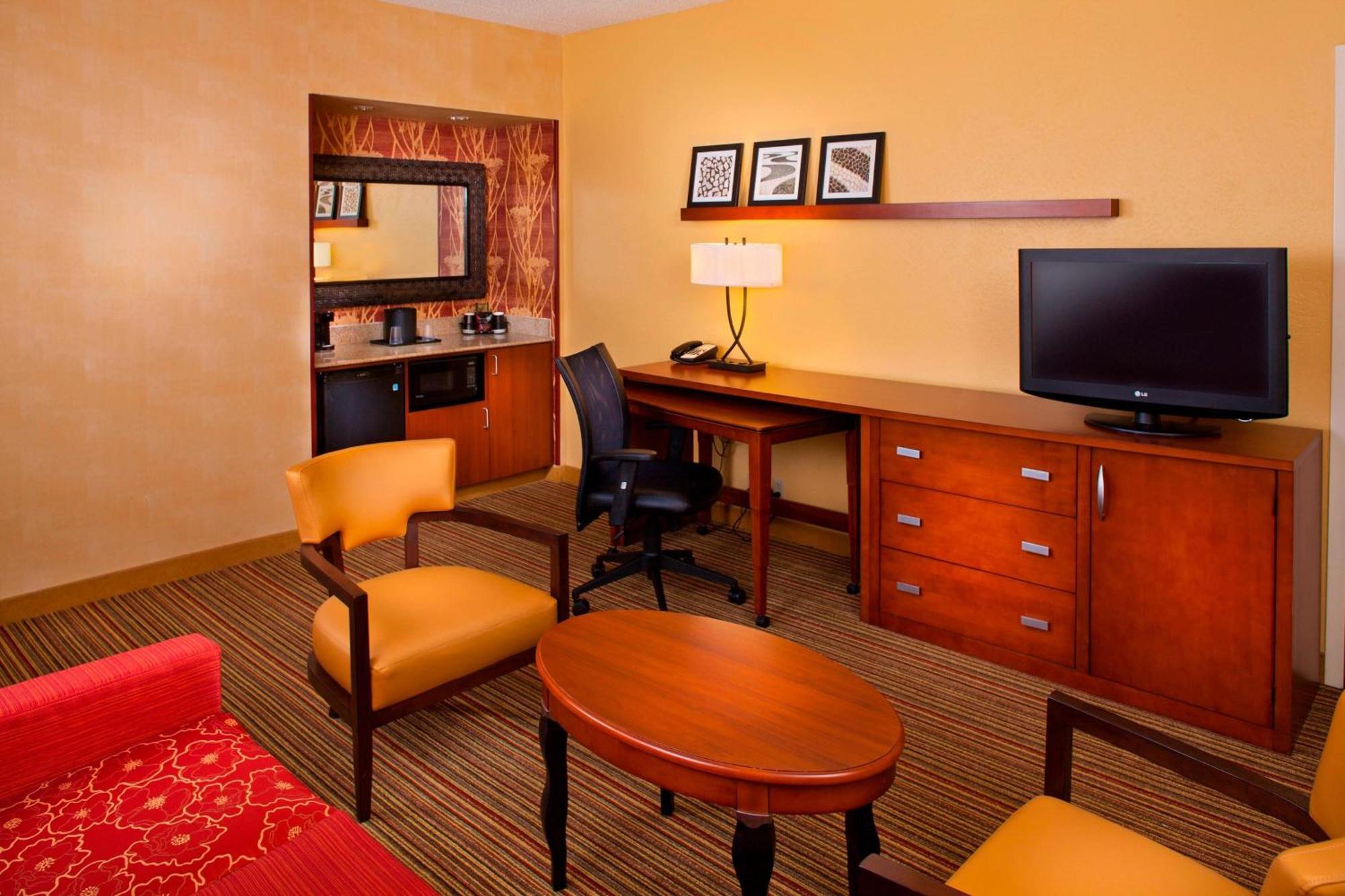 Courtyard By Marriott Baton Rouge Acadian Centre/Lsu Area Hotel Екстериор снимка