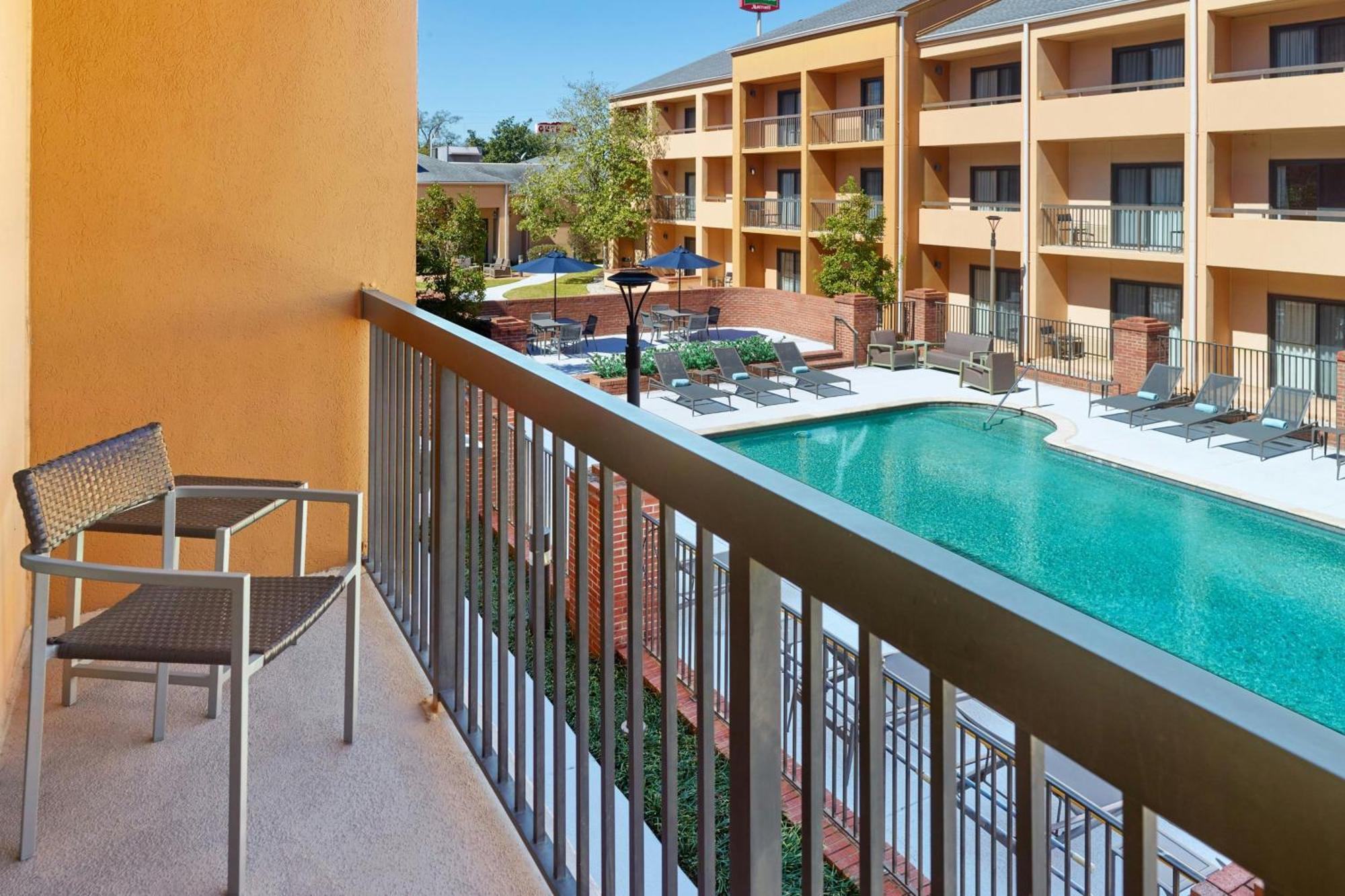 Courtyard By Marriott Baton Rouge Acadian Centre/Lsu Area Hotel Екстериор снимка