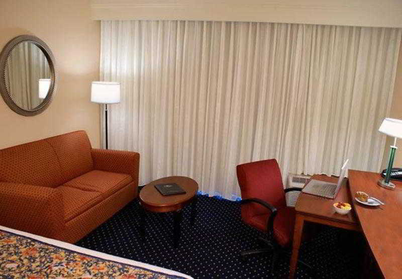 Courtyard By Marriott Baton Rouge Acadian Centre/Lsu Area Hotel Екстериор снимка