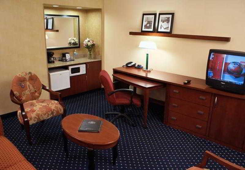 Courtyard By Marriott Baton Rouge Acadian Centre/Lsu Area Hotel Екстериор снимка